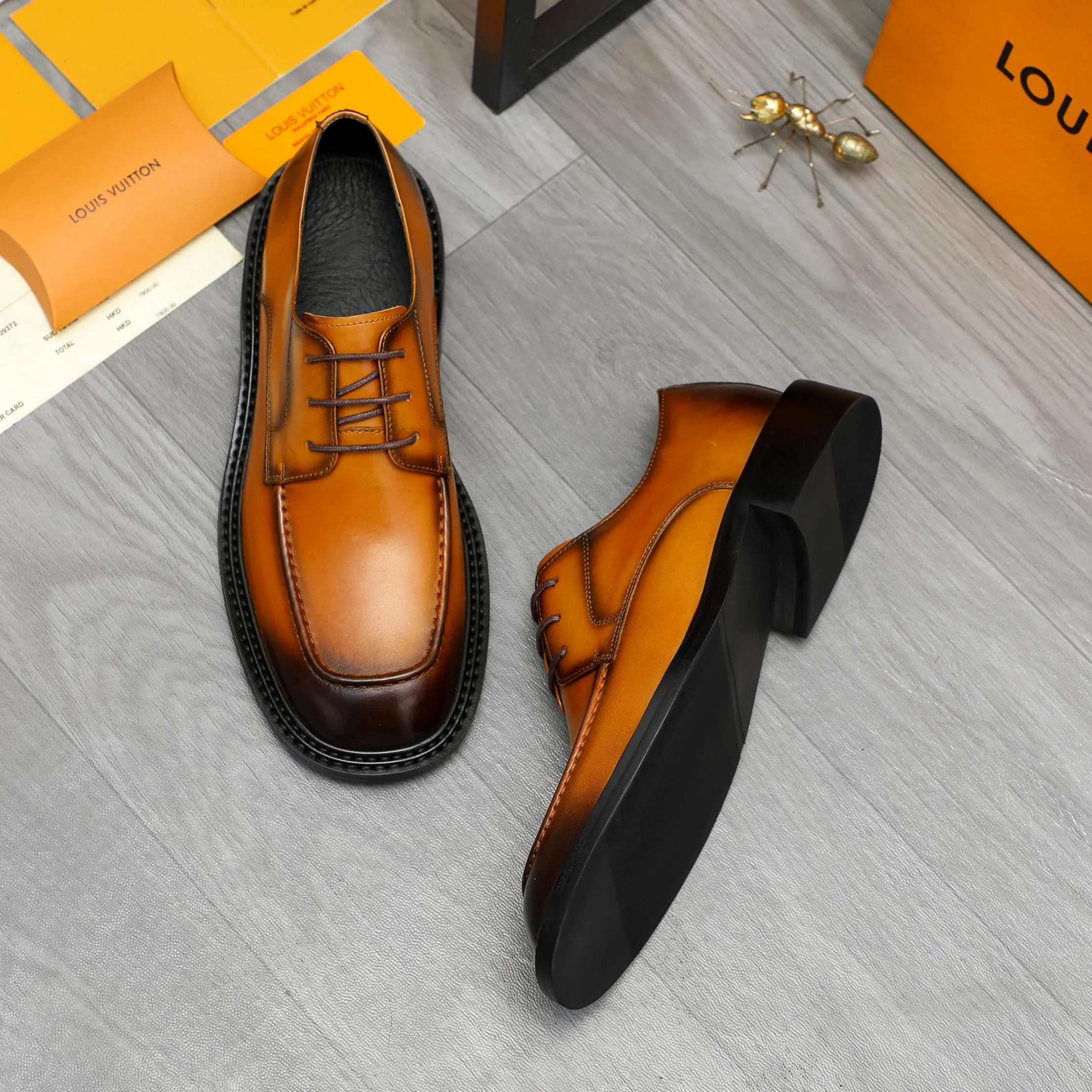 Men's shoes 💰600 Product trademark: LV "Louis Vuitton" business casual lace-up leather shoes Regular size: 37-46 Product materials: Selected high-quality color-brushed cowhide upper, pigskin lining, rubber outsole